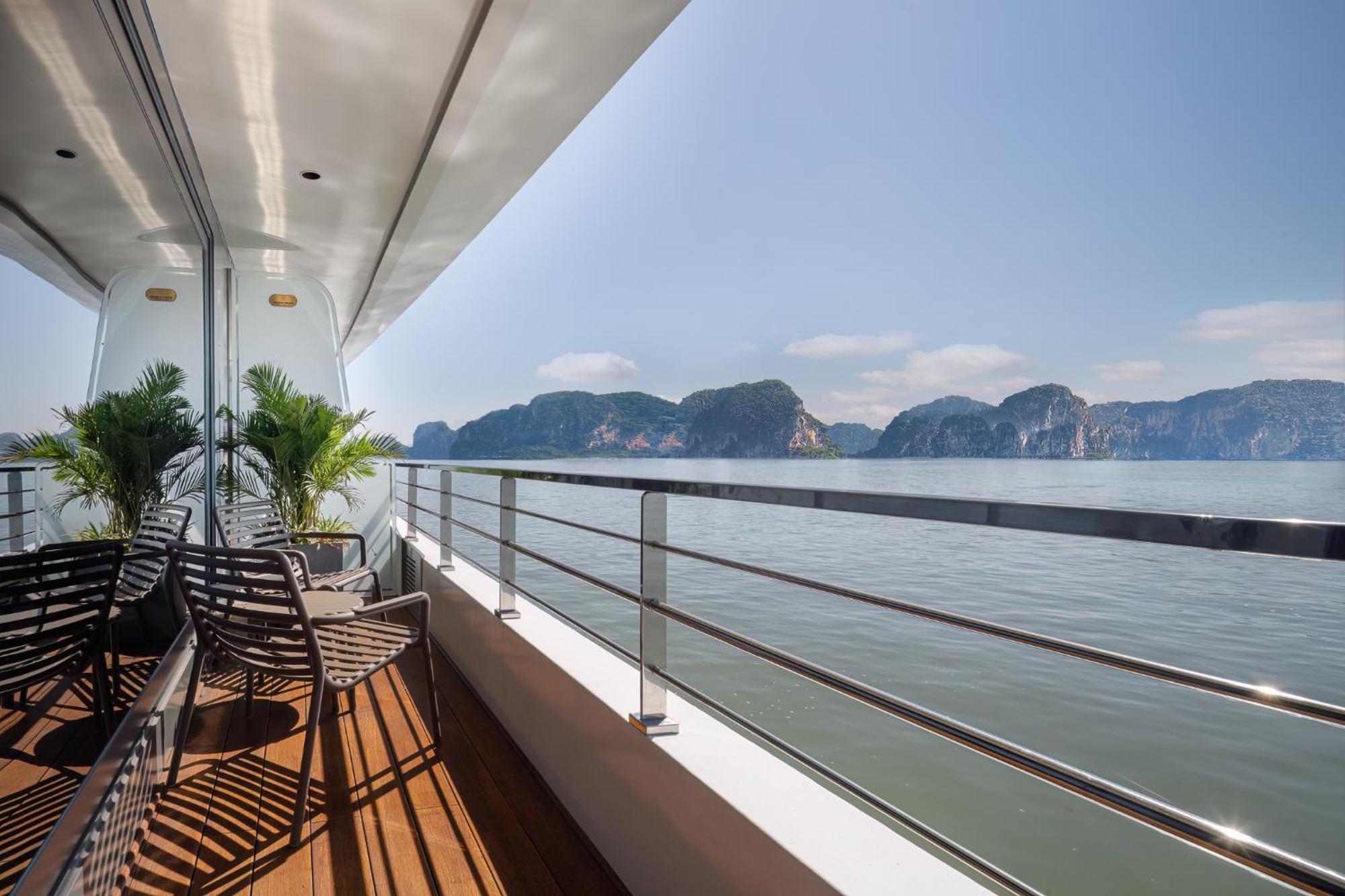 ホテル Grand Pioneers Halong Bay Cruise 1 ハロン エクステリア 写真