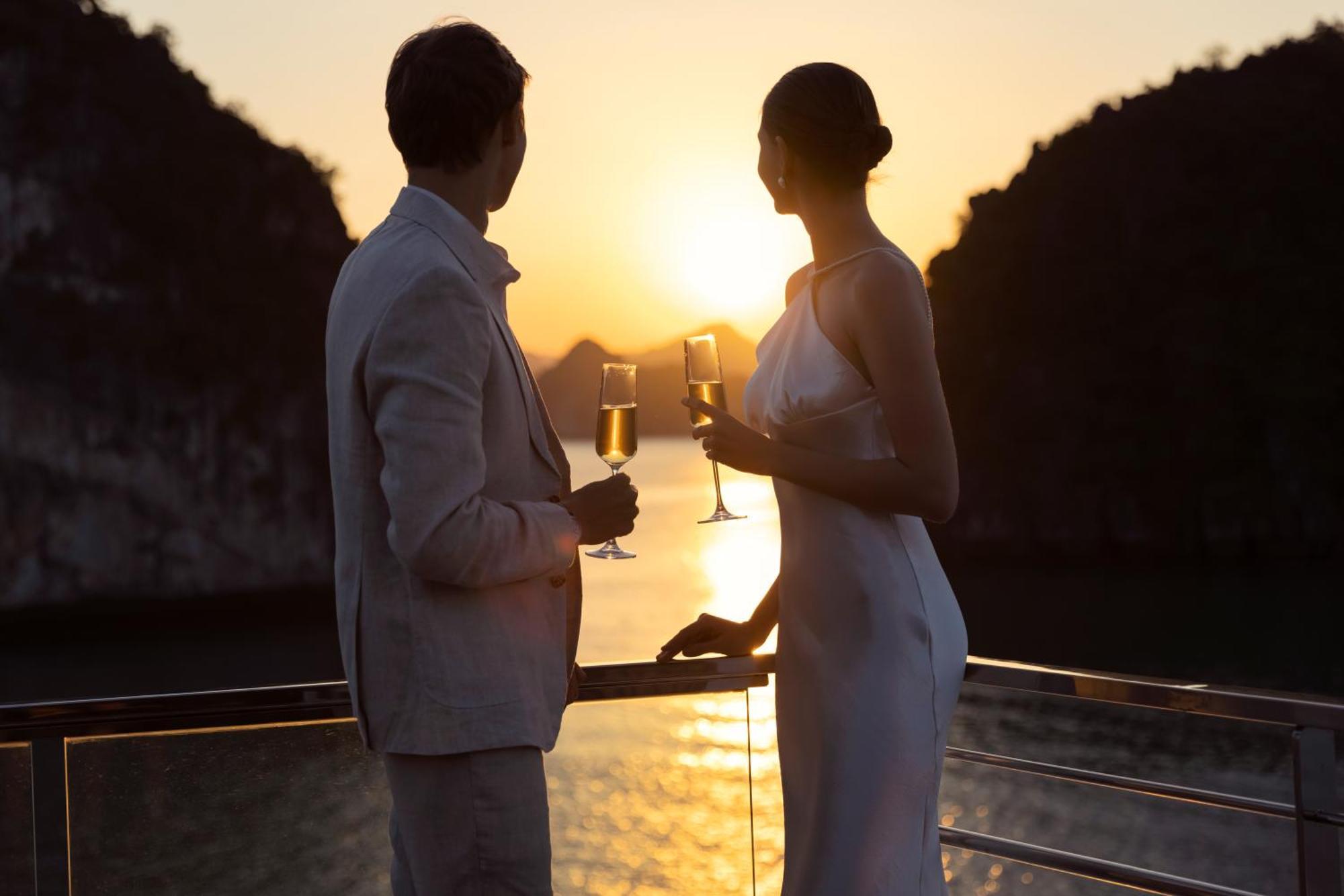 ホテル Grand Pioneers Halong Bay Cruise 1 ハロン エクステリア 写真