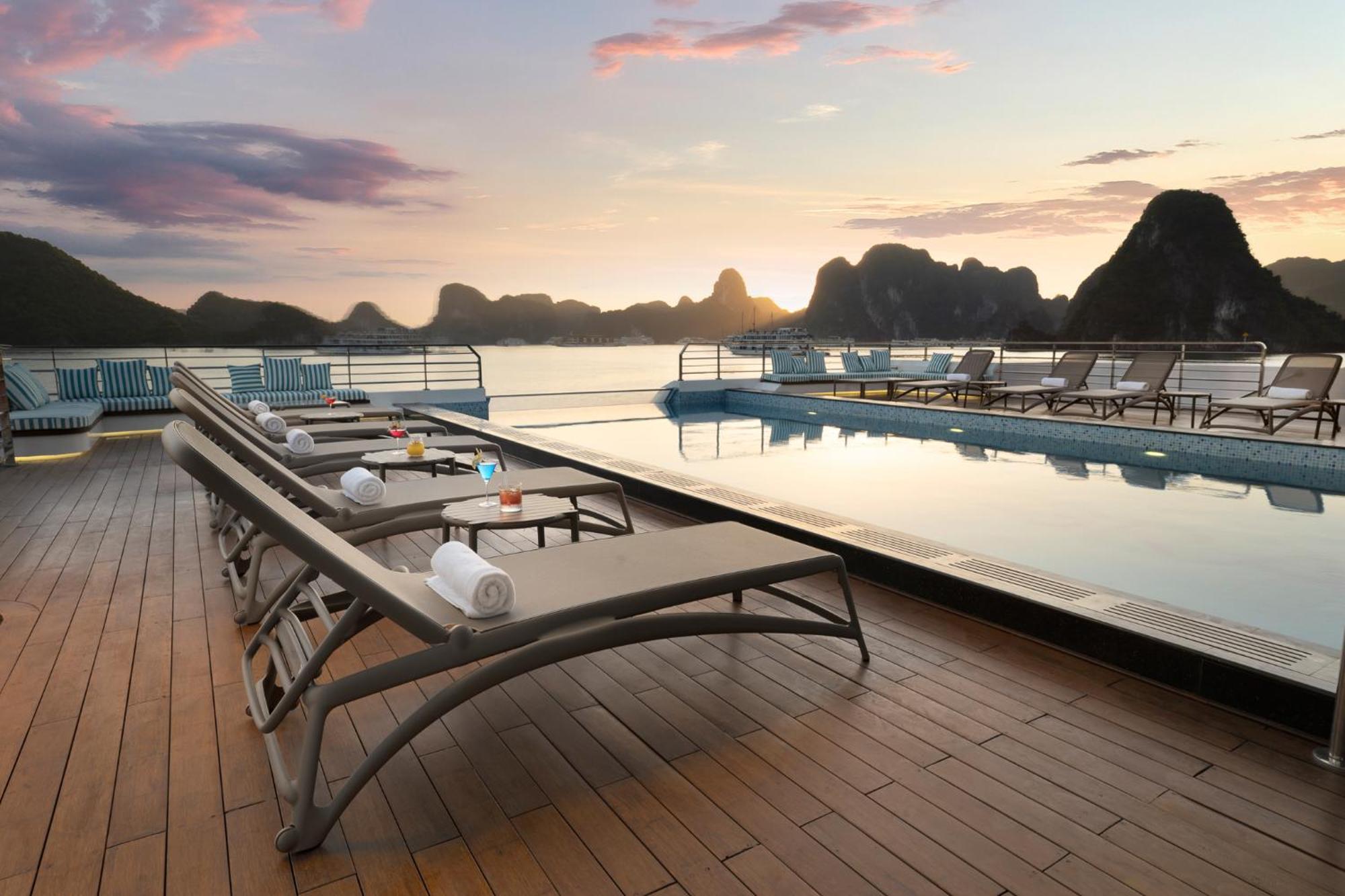 ホテル Grand Pioneers Halong Bay Cruise 1 ハロン エクステリア 写真